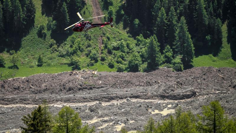 Momentul uluitor în care un sat întreg dispare după ce un ghețar se prăbușește. Imaginile care dau fiori