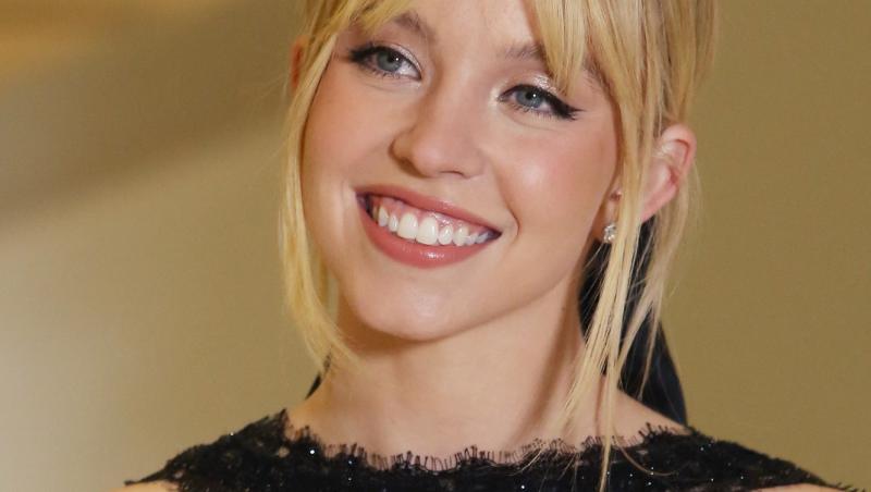 Este cea mai sexy actriță a momentului și își vinde apa în care face baie. Cât costă produsul controversat