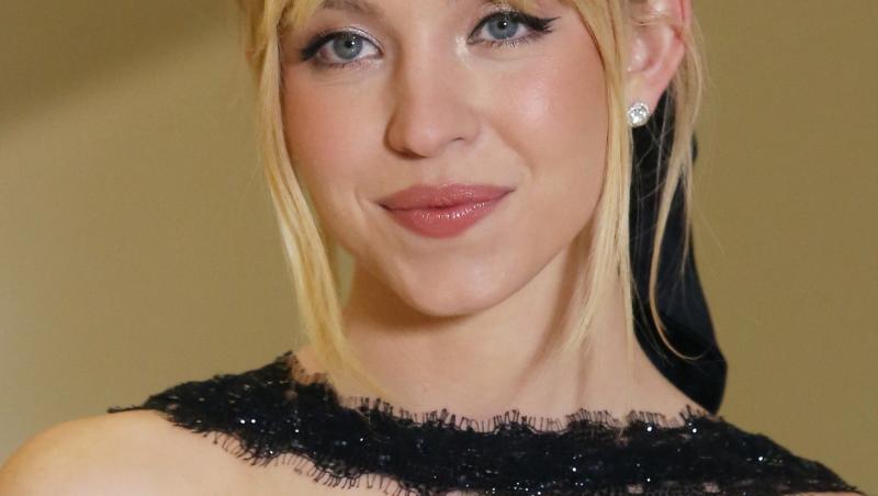 Este cea mai sexy actriță a momentului și își vinde apa în care face baie. Cât costă produsul controversat