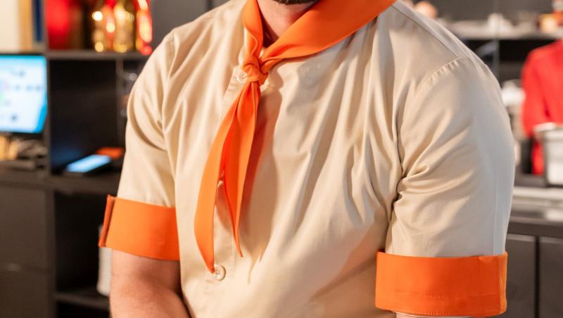 Vedetele au savurat în premieră preparatele dintr-o finală Chefi la cuțite: câștigătorul sezonului 15 și finaliștii au gătit live