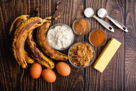 Nu mai arunca bananele prea coapte! Iată 5 rețete delicioase pe care le poți încerca