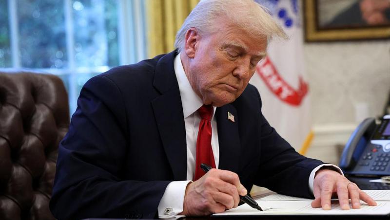 Donald Trump, răspuns incredibil când a fost întrebat dacă trebuie să respecte constituția: „Nu știu!”