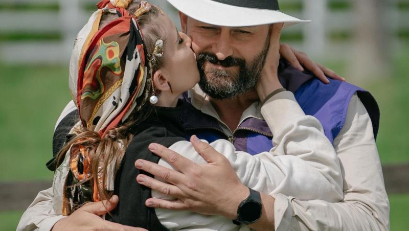 Iulia Albu, prima reacție după ce fiica ei a fost la un pas de tragedie. Se pregătea să urce în trenul lovit în Gara Constanța