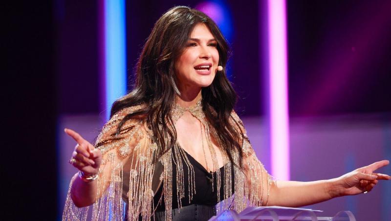 Monica Bîrlădeanu, în brațele soțului ei, Valeriu Gheorghiță. Ipostaza tandră în care au apărut în vacanța lor în Delta Dunării