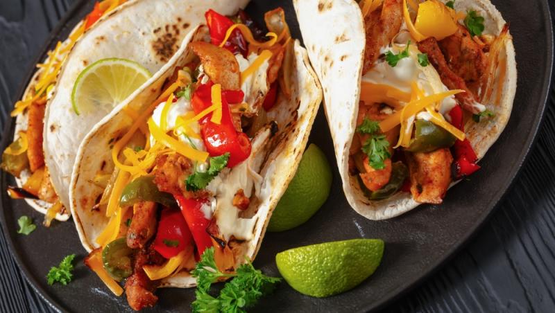 Fajitas de pui este un preparat de origine mexicană