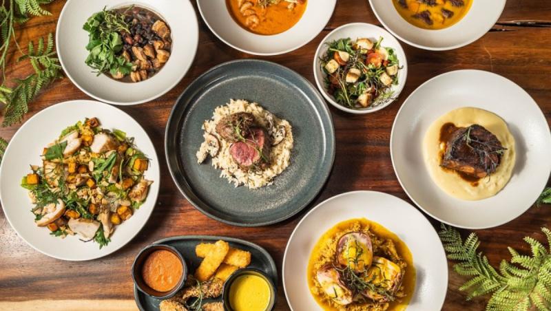 Rețete cu ingrediente puține pe o masă