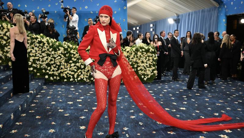 Cine e vedeta care a apărut pe covorul roșu la Met Gala 2025 în lenjerie intimă. Artista a atras toate blițurile fotografilor