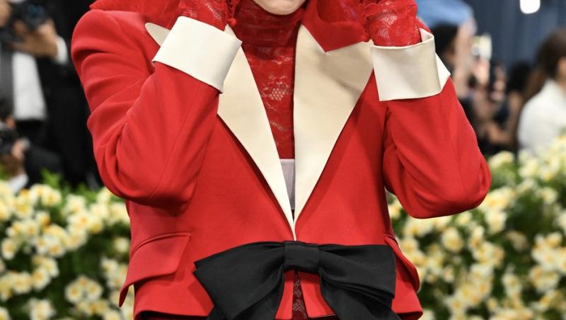 Cine e vedeta care a apărut pe covorul roșu la Met Gala 2025 în lenjerie intimă. Artista a atras toate blițurile fotografilor