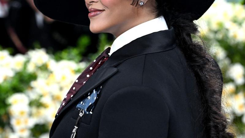 Rihanna este însărcinată cu al treilea copil! Cum a apărut cu burtica de gravidă la Met Gala 2025