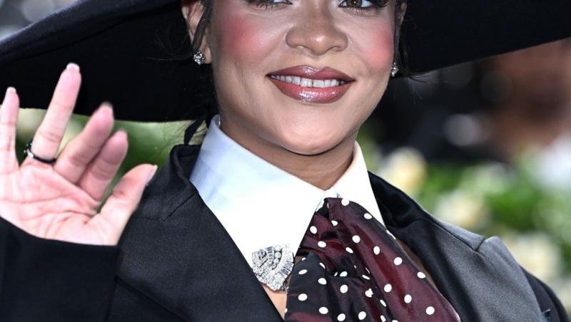 Rihanna este însărcinată cu al treilea copil! Cum a apărut cu burtica de gravidă la Met Gala 2025