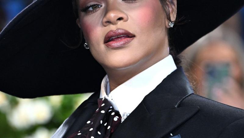 Rihanna este însărcinată cu al treilea copil! Cum a apărut cu burtica de gravidă la Met Gala 2025