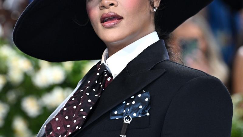 Rihanna este însărcinată cu al treilea copil! Cum a apărut cu burtica de gravidă la Met Gala 2025
