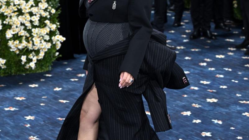 Rihanna este însărcinată cu al treilea copil! Cum a apărut cu burtica de gravidă la Met Gala 2025