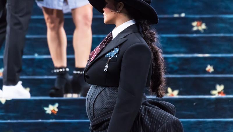 Rihanna este însărcinată cu al treilea copil! Cum a apărut cu burtica de gravidă la Met Gala 2025
