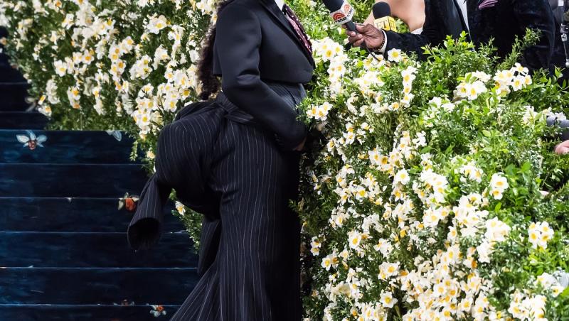 Rihanna este însărcinată cu al treilea copil! Cum a apărut cu burtica de gravidă la Met Gala 2025