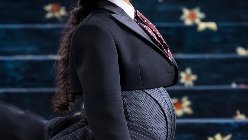 Rihanna este însărcinată cu al treilea copil! Cum a apărut cu burtica de gravidă la Met Gala 2025