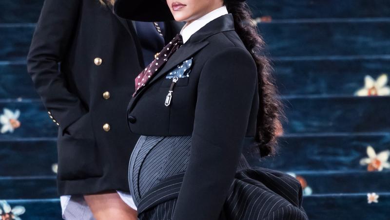 Rihanna este însărcinată cu al treilea copil! Cum a apărut cu burtica de gravidă la Met Gala 2025