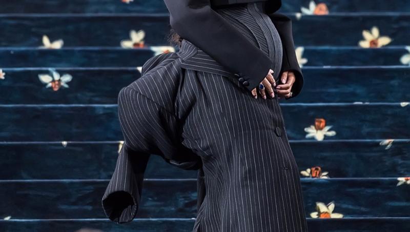 Rihanna este însărcinată cu al treilea copil! Cum a apărut cu burtica de gravidă la Met Gala 2025