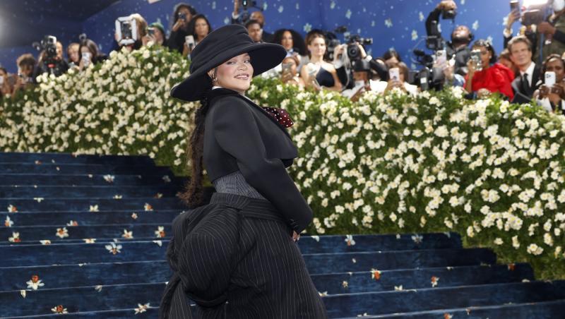 Rihanna este însărcinată cu al treilea copil! Cum a apărut cu burtica de gravidă la Met Gala 2025