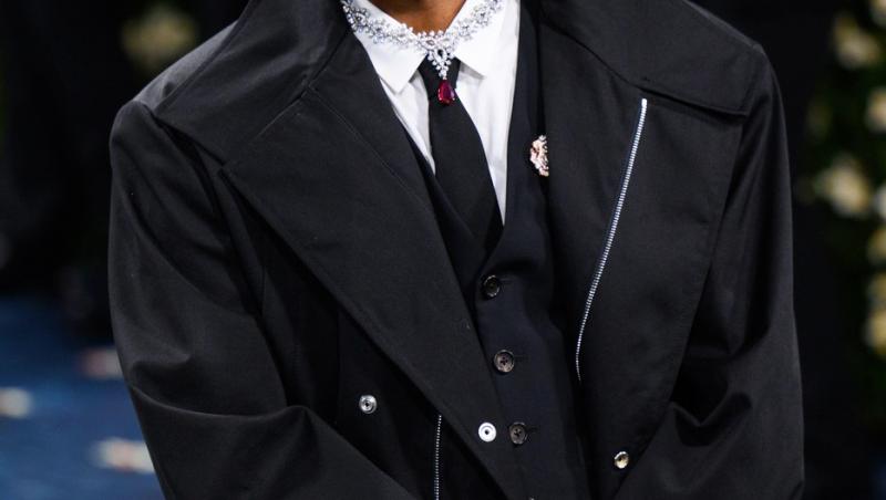 Rihanna este însărcinată cu al treilea copil! Cum a apărut cu burtica de gravidă la Met Gala 2025