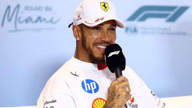 Ce ținută atent aleasă a purtat Lewis Hamilton la Met Gala 2025. Evenimentul a avut loc după Marele Premiu de la Miami