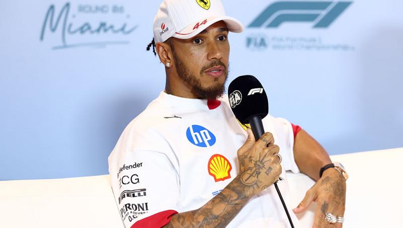 Ce ținută atent aleasă a purtat Lewis Hamilton la Met Gala 2025. Evenimentul a avut loc după Marele Premiu de la Miami