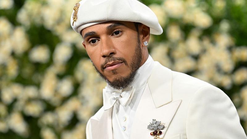 Ce ținută atent aleasă a purtat Lewis Hamilton la Met Gala 2025. Evenimentul a avut loc după Marele Premiu de la Miami