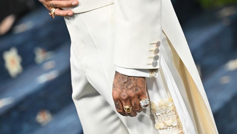 Ce ținută atent aleasă a purtat Lewis Hamilton la Met Gala 2025. Evenimentul a avut loc după Marele Premiu de la Miami
