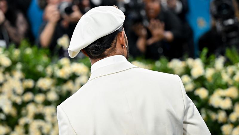 Ce ținută atent aleasă a purtat Lewis Hamilton la Met Gala 2025. Evenimentul a avut loc după Marele Premiu de la Miami