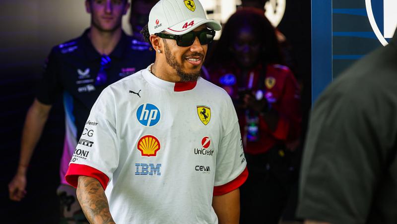 Ce ținută atent aleasă a purtat Lewis Hamilton la Met Gala 2025. Evenimentul a avut loc după Marele Premiu de la Miami
