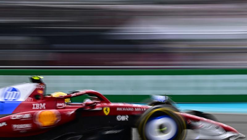 Ce ținută atent aleasă a purtat Lewis Hamilton la Met Gala 2025. Evenimentul a avut loc după Marele Premiu de la Miami