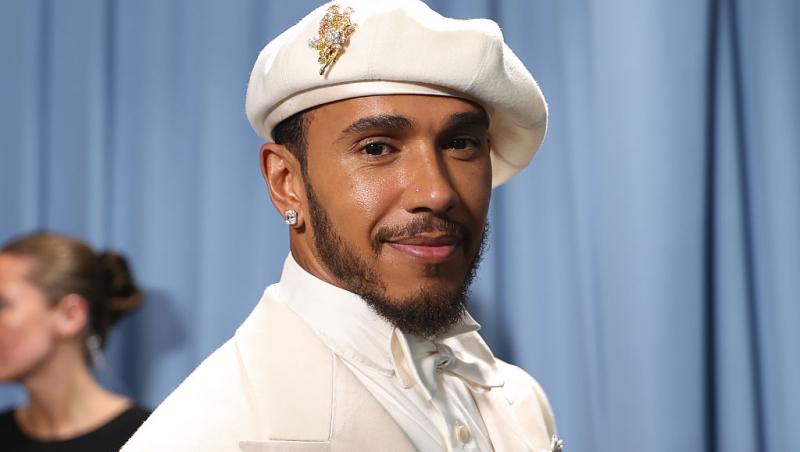Ce ținută atent aleasă a purtat Lewis Hamilton la Met Gala 2025. Evenimentul a avut loc după Marele Premiu de la Miami