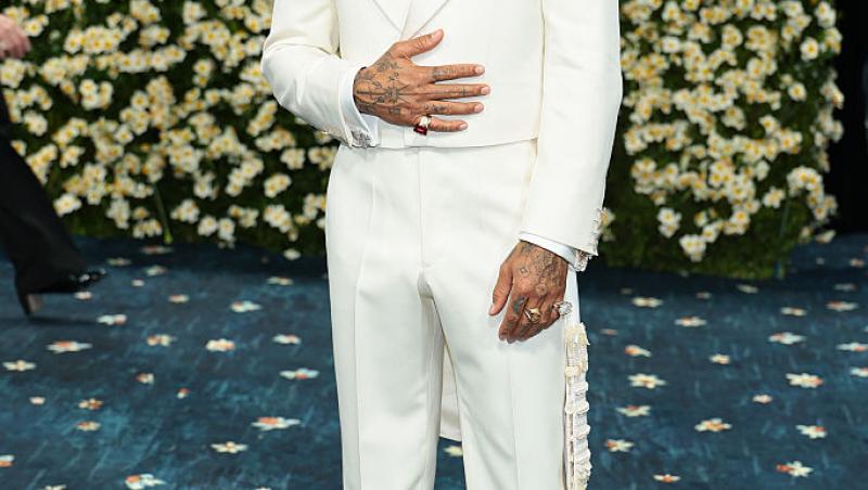 Ce ținută atent aleasă a purtat Lewis Hamilton la Met Gala 2025. Evenimentul a avut loc după Marele Premiu de la Miami