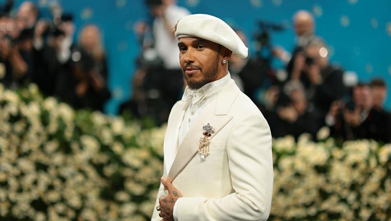 Ce ținută atent aleasă a purtat Lewis Hamilton la Met Gala 2025. Evenimentul a avut loc după Marele Premiu de la Miami