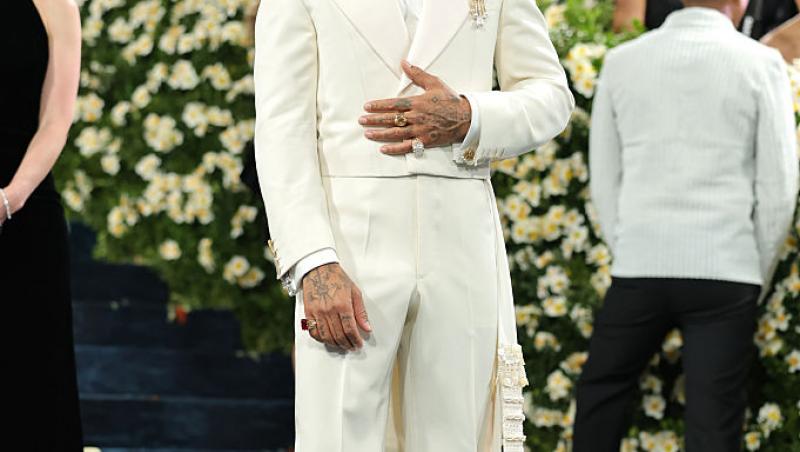 Ce ținută atent aleasă a purtat Lewis Hamilton la Met Gala 2025. Evenimentul a avut loc după Marele Premiu de la Miami