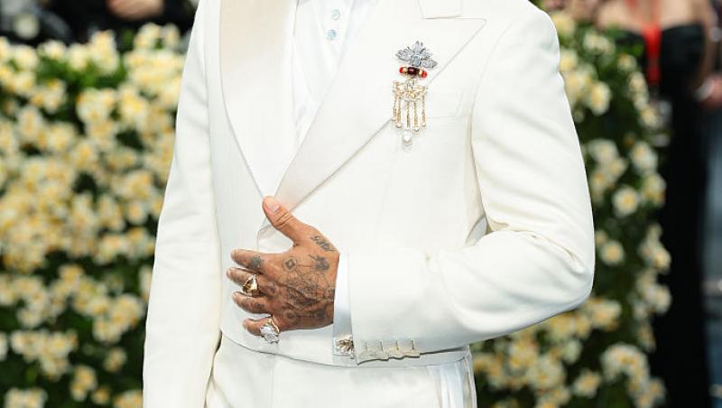Ce ținută atent aleasă a purtat Lewis Hamilton la Met Gala 2025. Evenimentul a avut loc după Marele Premiu de la Miami