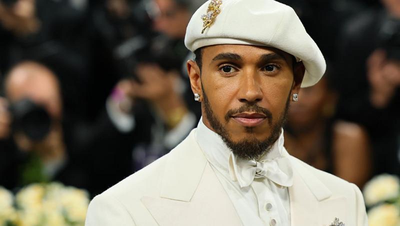 Ce ținută atent aleasă a purtat Lewis Hamilton la Met Gala 2025. Evenimentul a avut loc după Marele Premiu de la Miami