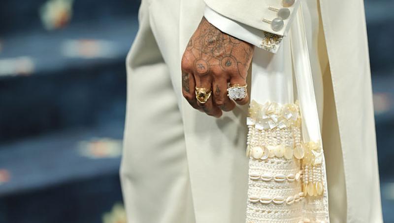 Ce ținută atent aleasă a purtat Lewis Hamilton la Met Gala 2025. Evenimentul a avut loc după Marele Premiu de la Miami