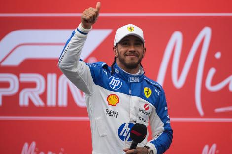 Ce ținută atent aleasă a purtat Lewis Hamilton la Met Gala 2025. Evenimentul a avut loc după Marele Premiu de la Miami