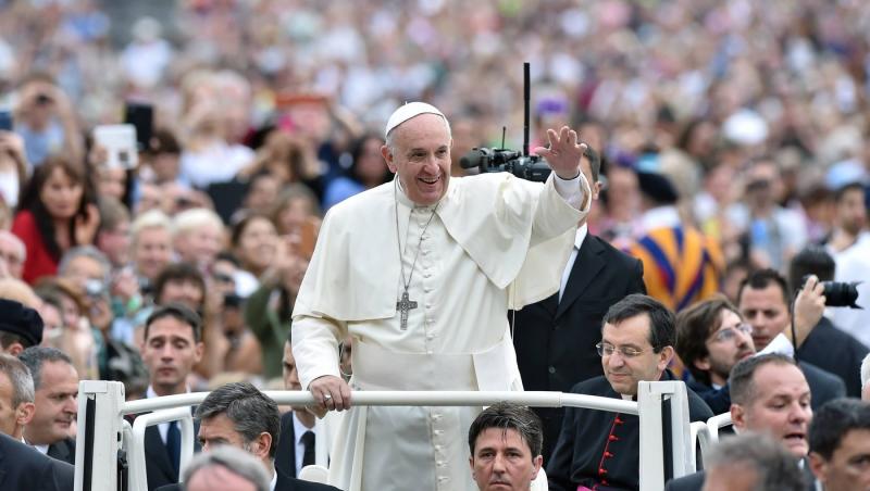 Ce ultim gest impresionant a făcut Papa Francisc pentru copiii din Fâșia Gaza. Un papamobil devine salvarea micuților