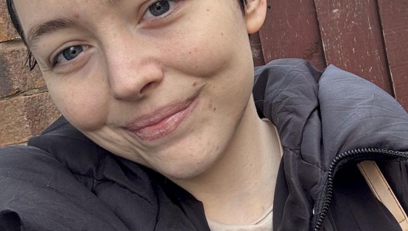 O tânără se simțea rău și medicul i-a spus că e doar o simplă tuse! Ulterior pacienta a primit un diagnostic crunt