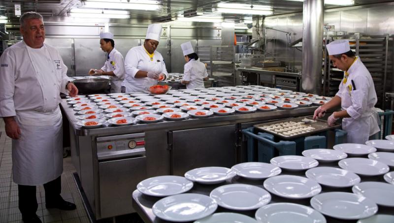 Cât se câștigă pe vasele de croazieră. Un cuplu de români a povestit totul. În doar trei luni au avut câștiguri uriașe