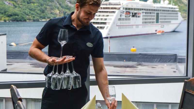 Cât se câștigă pe vasele de croazieră. Un cuplu de români a povestit totul. În doar trei luni au avut câștiguri uriașe