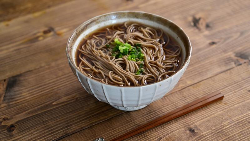 Tăiețeii soba, preparați din făină de hrișcă, sunt un aliment tradițional japonez.