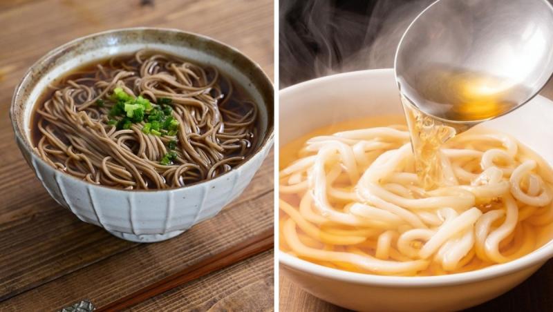 Tăiețeii soba și udon în boluri.