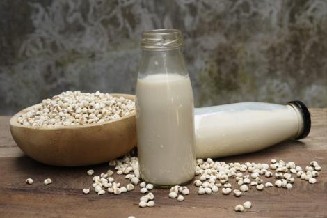 Beneficiile laptelui de mei. De ce îți poate diversifica dieta