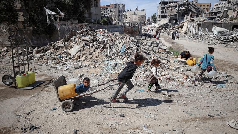 Nouă cetățeni români și familiile acestora, evacuați din Fâșia Gaza. Ce mesaje a transmis MAE