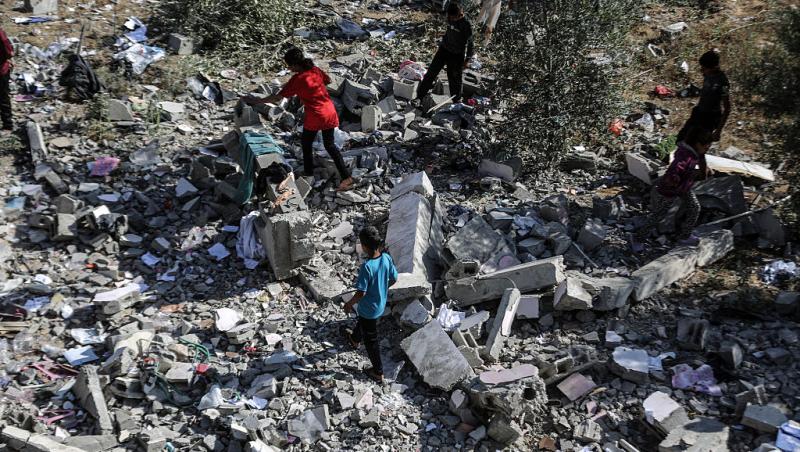 Nouă cetățeni români și familiile acestora, evacuați din Fâșia Gaza. Ce mesaje a transmis MAE