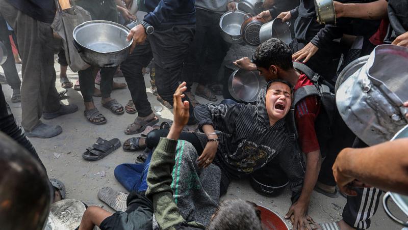 Nouă cetățeni români și familiile acestora, evacuați din Fâșia Gaza. Ce mesaje a transmis MAE