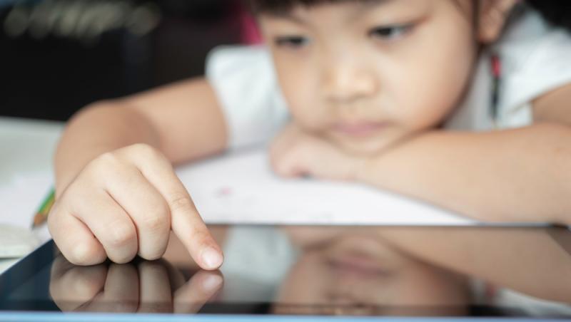 Ce este autismul virtual și de ce este tot mai întâlnit la copii. Cum se manifestă